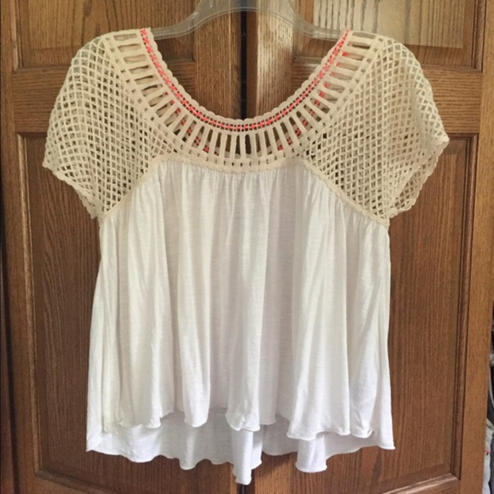 American Eagle Flowy Shirt Semi-Cropped